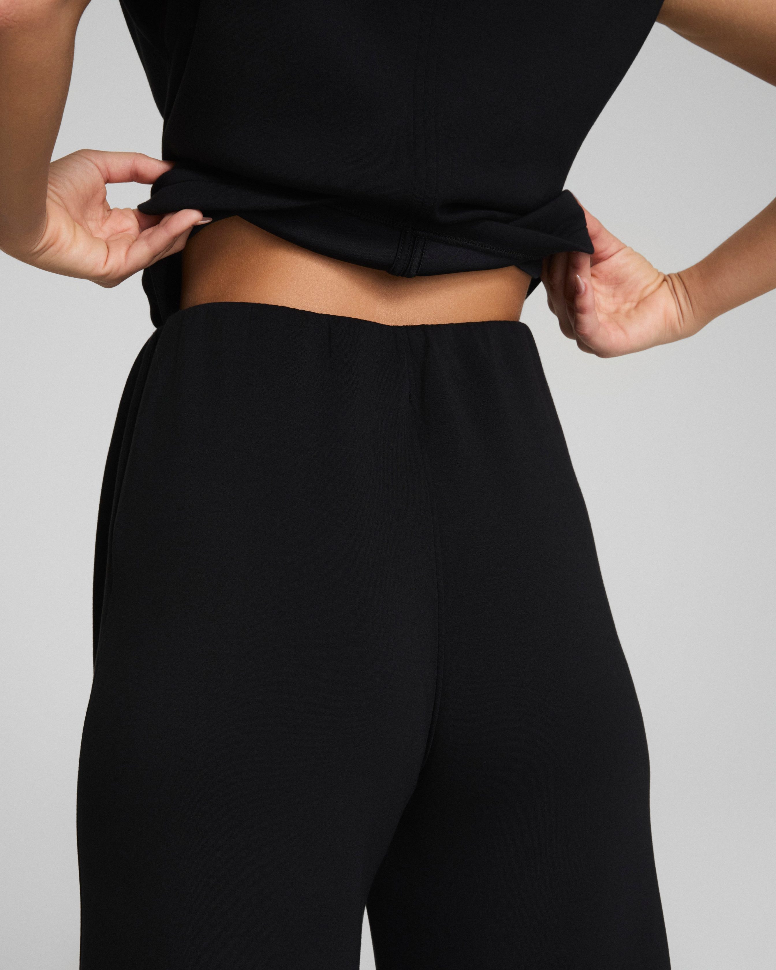 21627R-VeryBlack_PDP_067_HN_e3952f10-8d53-4363-b8ff-d8fed7e7ff22