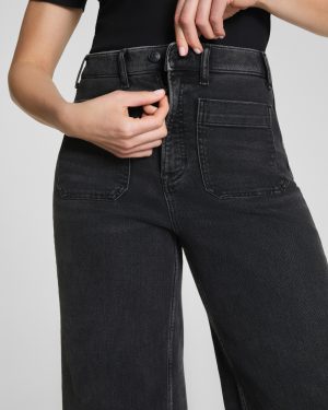 Cropped Wide Leg Jeans with Patch Pockets